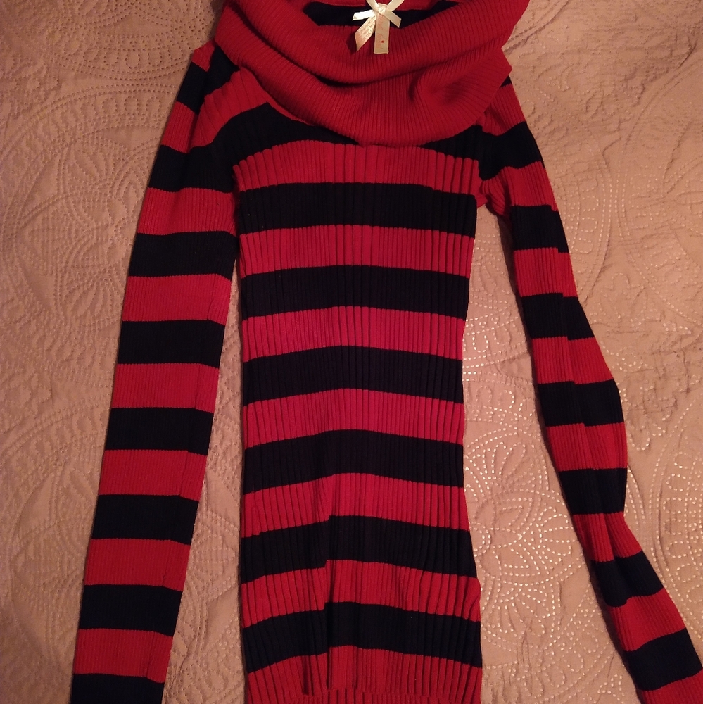 Oversize cowl neck/turtle neck striped sweater